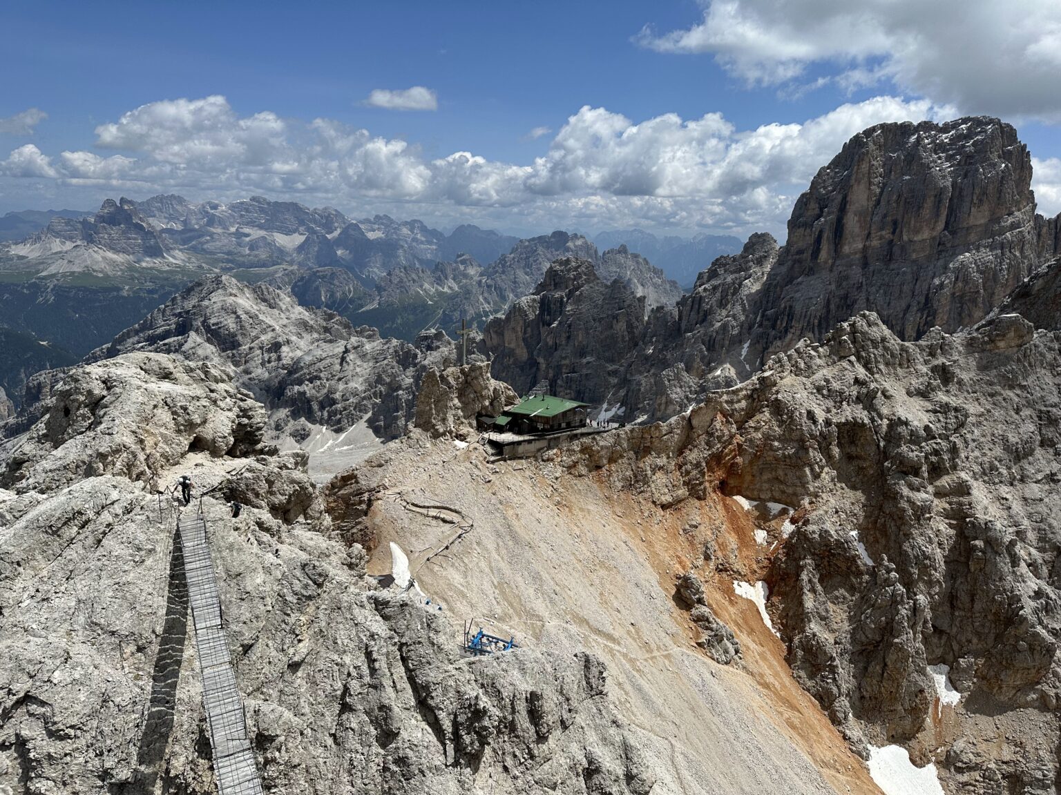 Ponte Critallo kabantis tiltas Via Ferrata Ivano Dibona, Dolomitai