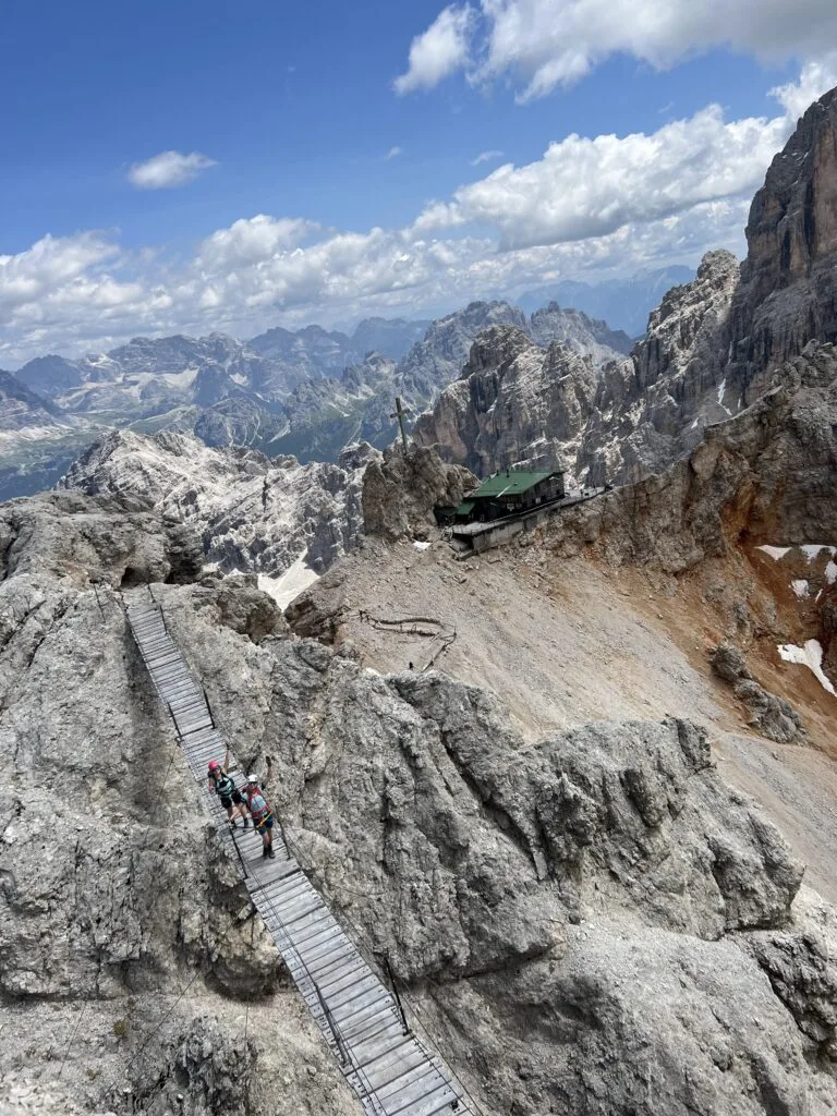 Ponte Critallo kabantis tiltas Via Ferrata Ivano Dibona, Dolomitai
