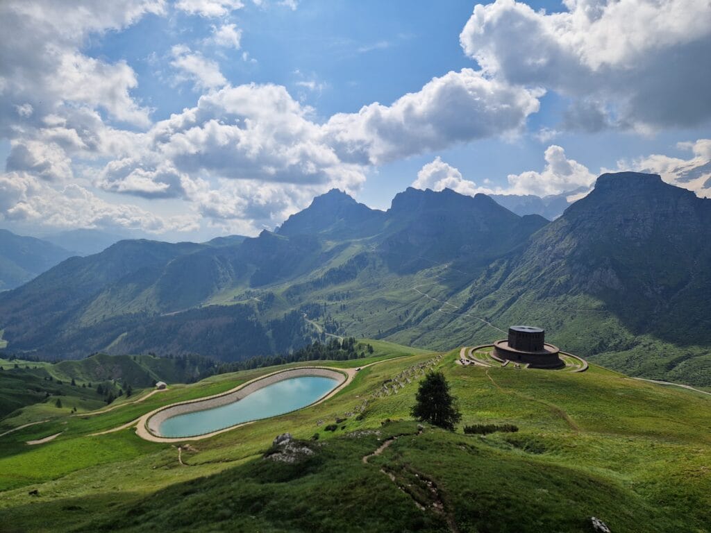 Dolomitinės Alpės, vaizdai pakeliui į Via Ferrata Cesare Piazzetta pradžią