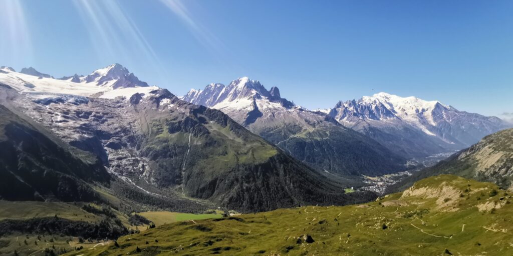 Chamonix slėnis su vaizdu į Monlabą Tour du Mont Blanc maršrute