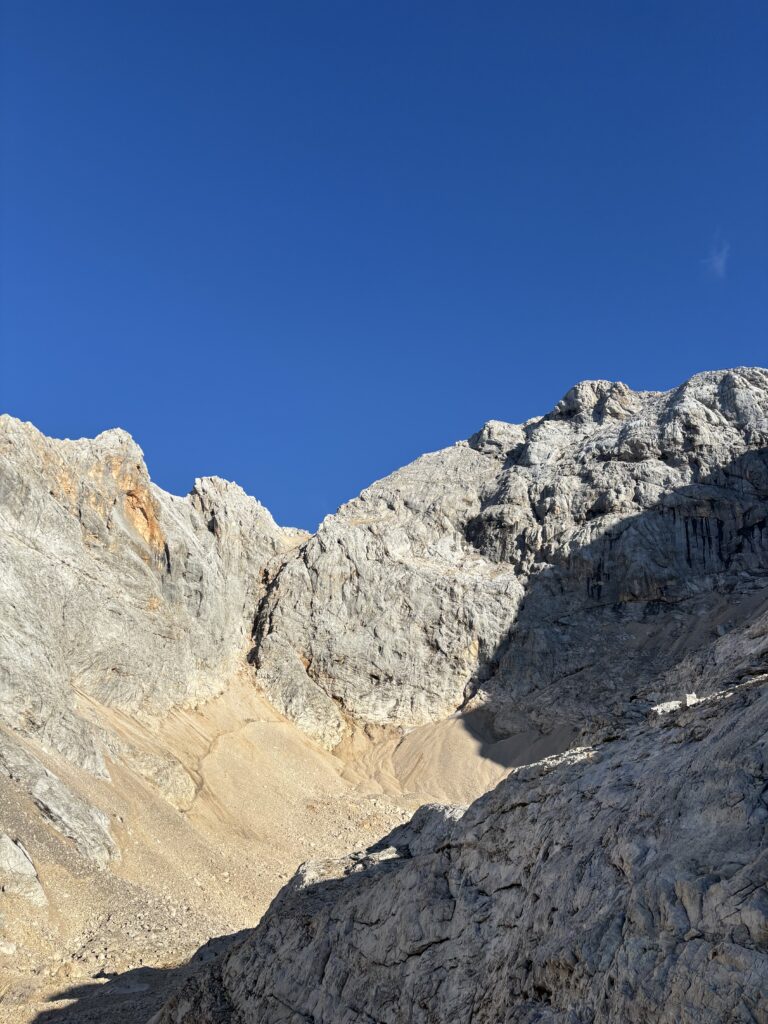 Kelias į Triglavo viršūnę per Triglavska Škrbina perėją