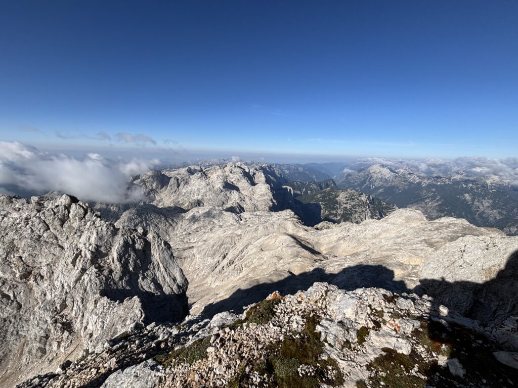 Julijos Alpių panorama pakeliui į Triglavo viršūnę