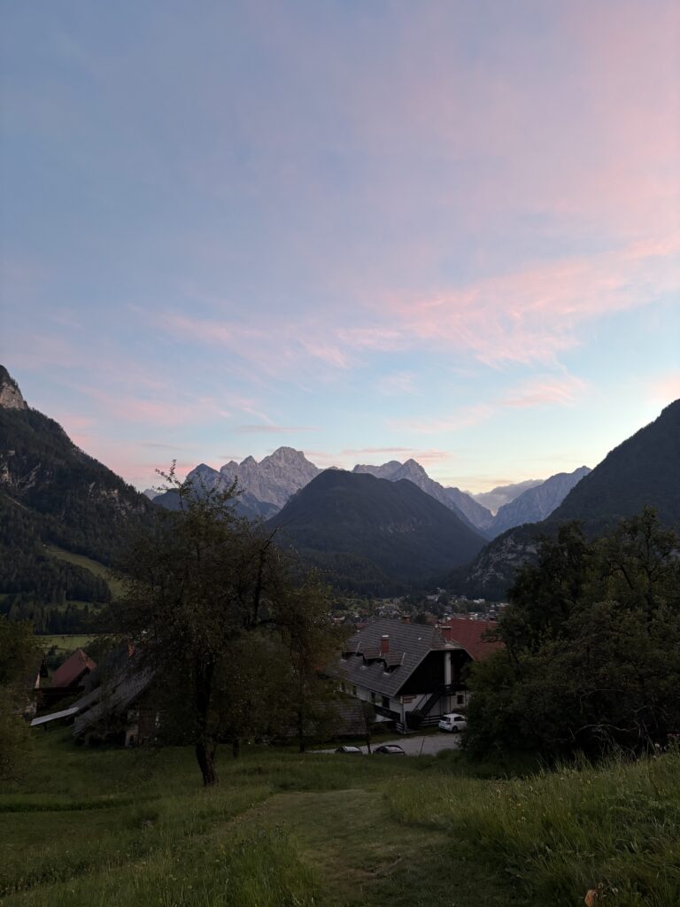 Trigalvo nacionalinis parkas nuo Mountain View Glamping namelių Mojstrana, Slovėnijoje