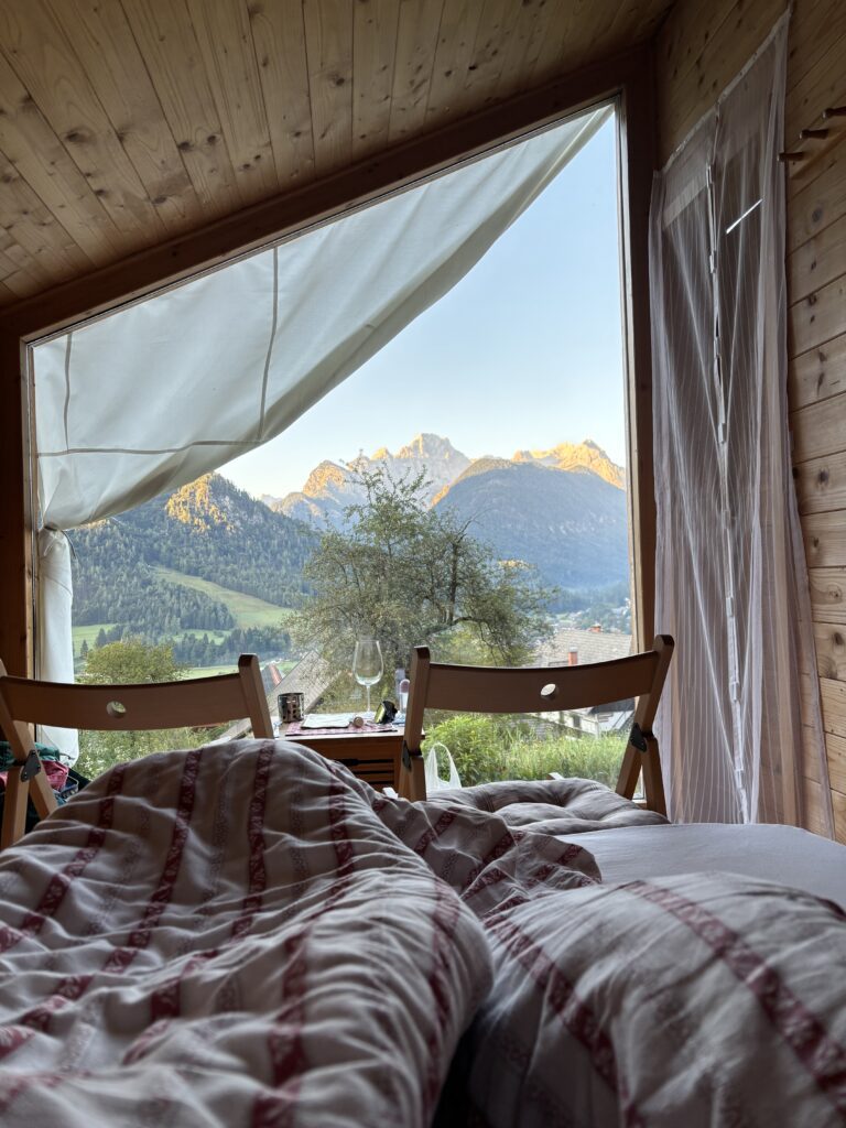 Vaizdas iš Mountain View Glamping namelio Mojstrana, Slovėnijoje