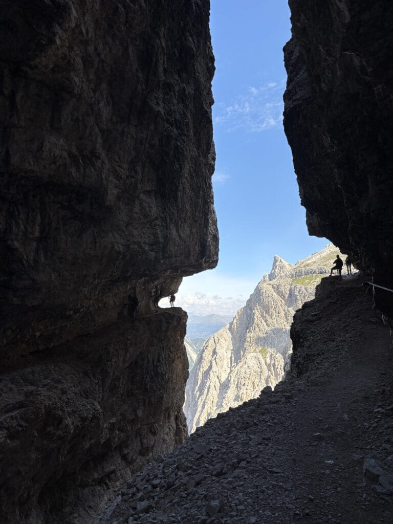 Cengia della Salvezza atbrailos Via ferrata Strada degli Alpini maršrute, Italijos Dolomituose
