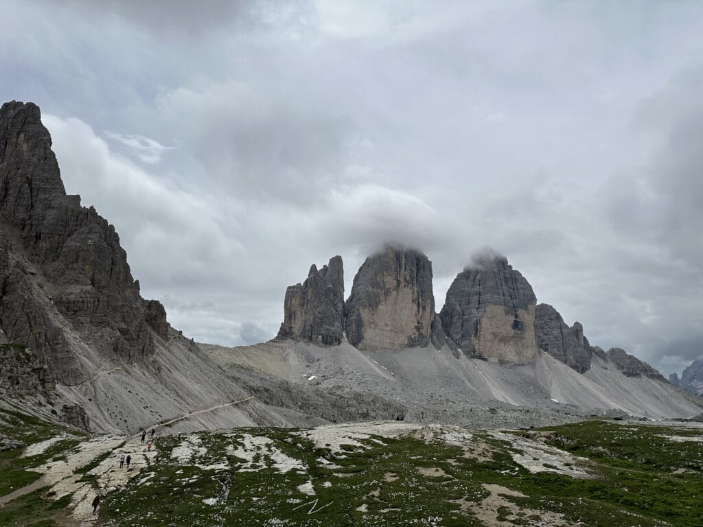 Tre Cime di Lavaredo bokštai ir aplink juos einantys takai