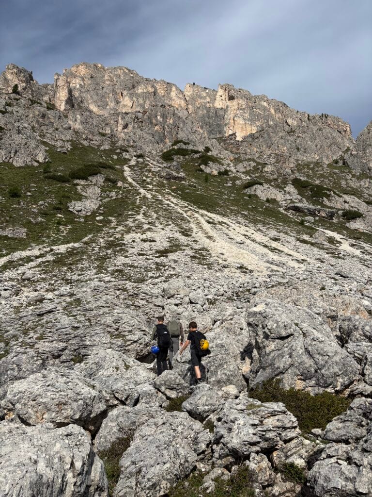 Takas, vedantis link Via ferrata Ra Gusela pradžios
