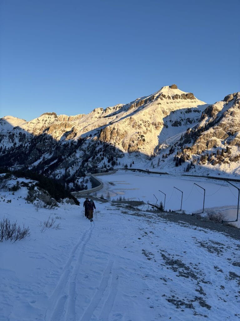 Žieminis kopimas į aukščiausią Dolomitų viršūnę: pakilimas iki Rifugio Pian dei Fiacconi trobelės