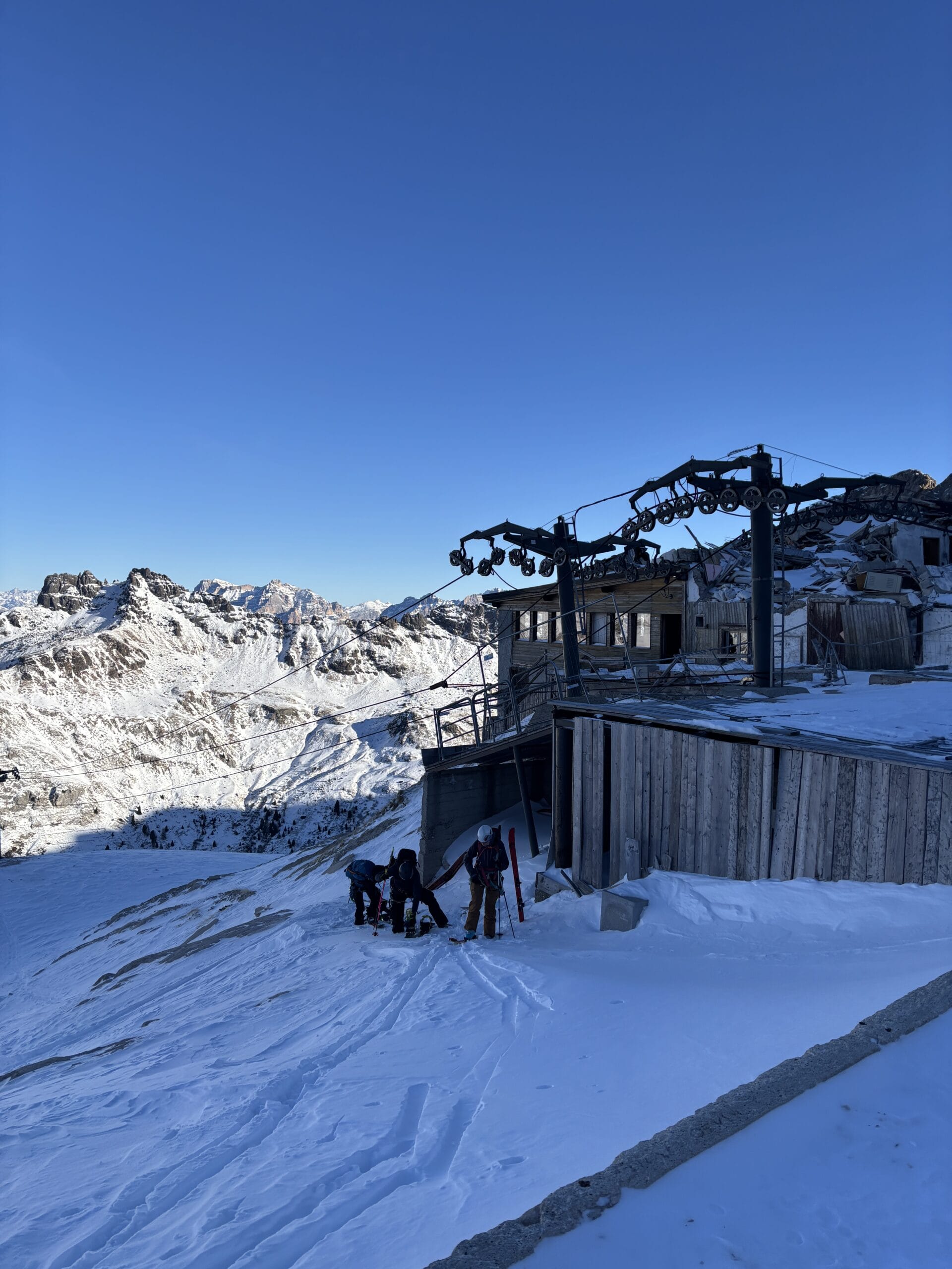 Žieminis kopimas į aukščiausią Dolomitų viršūnę: pakilimas iki Rifugio Pian dei Fiacconi trobelės