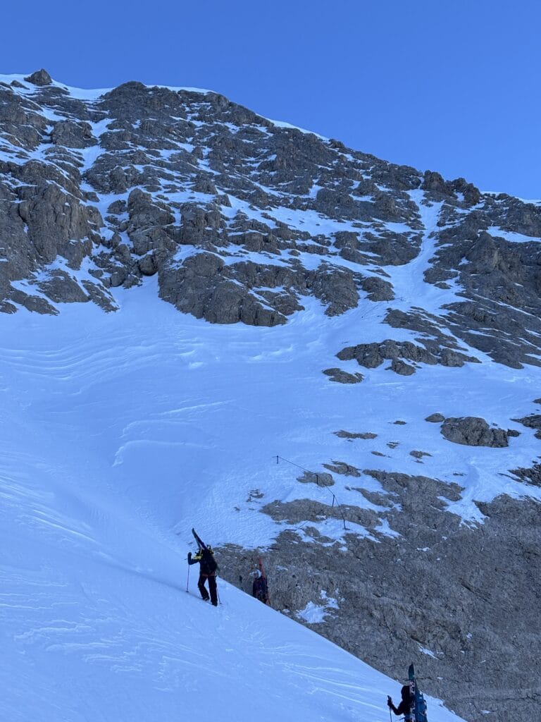 Žieminis kopimas į aukščiausią Dolomitų viršūnę: kelias per Marmolados ledyną