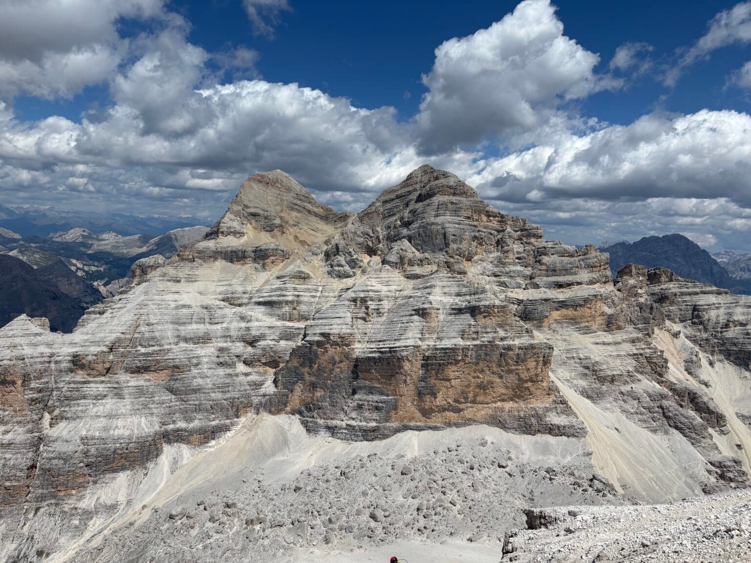 Tofana di Mezzo nuo Tofana di Rozes viršūnės, pralipus via ferrata Giovanni Lipella
