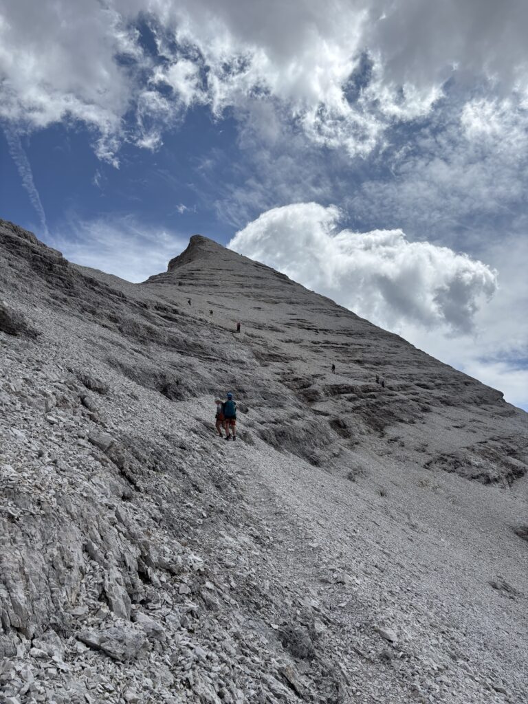 Kelias iki Tofana di Rozes viršūnės, pasibaigus via ferrata Lipella lynams