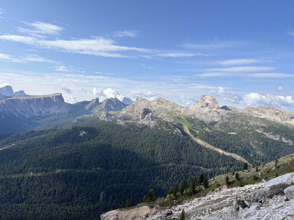 Dolomitų vaizdai pakeliui į via ferrata Giovanni Lipella